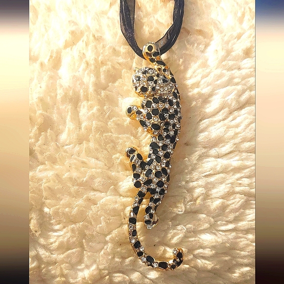 🌹NWT 18K GF Necklace Enamel, crystals, BROOCH/Pendant - Picture 9 of 15